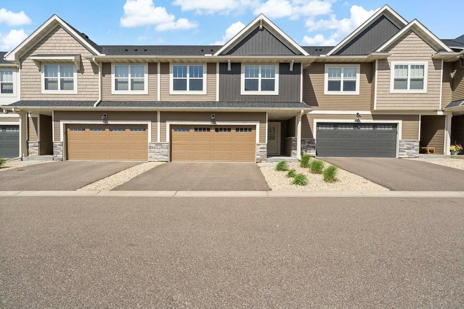 13682 Bronze Parkway, Rosemount, MN 55068, Presented by Joanne Thomas